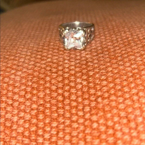 Stunning Silver Ring with Clear Gemstone - Picture 1 of 7